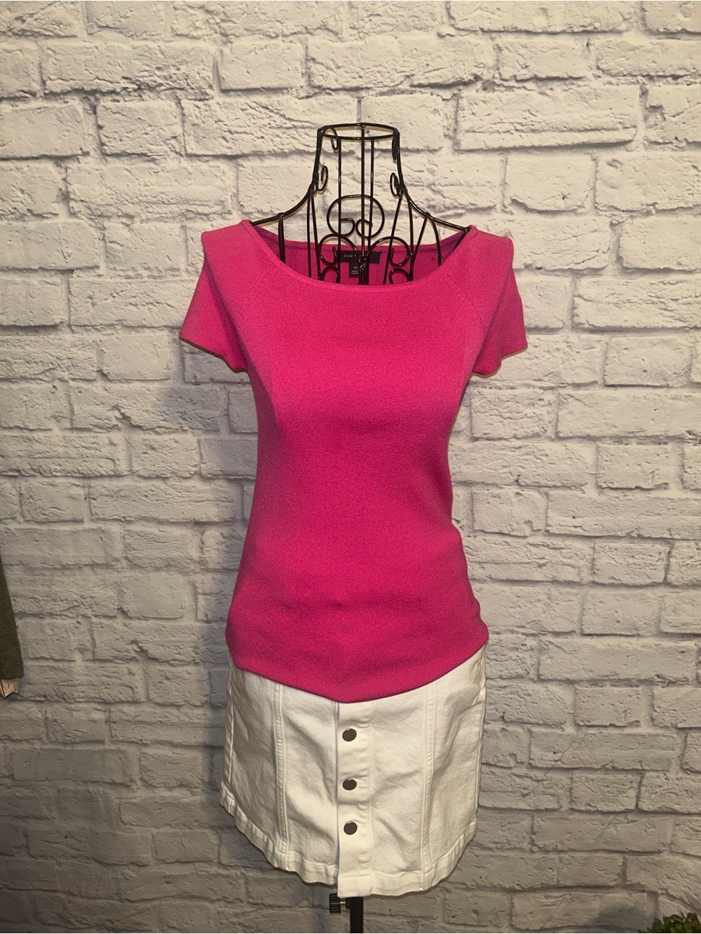 Ann Taylor Fuchsia Short Sleeve Sweater Top